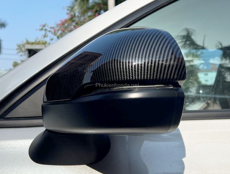 op_guong_chieu_hau_honda_crv_2024_carbon
