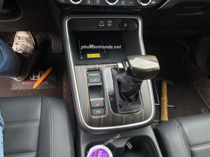 tay_nam_can_so_van_go_cho_crv