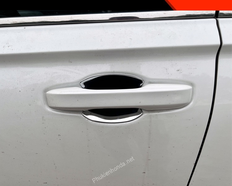 hom_chen_cua_crv_2024