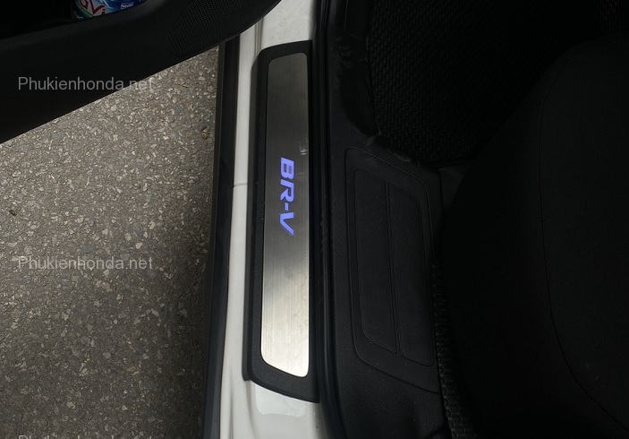 nep_buoc_chan_co_den_led_honda_br-v