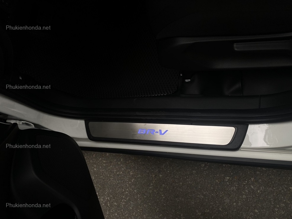 op_bac_cua_co_den_led_honda_br-v