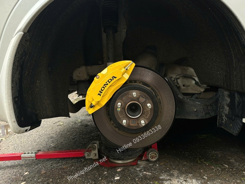 op_phanh_brembo_cho_crv_2024