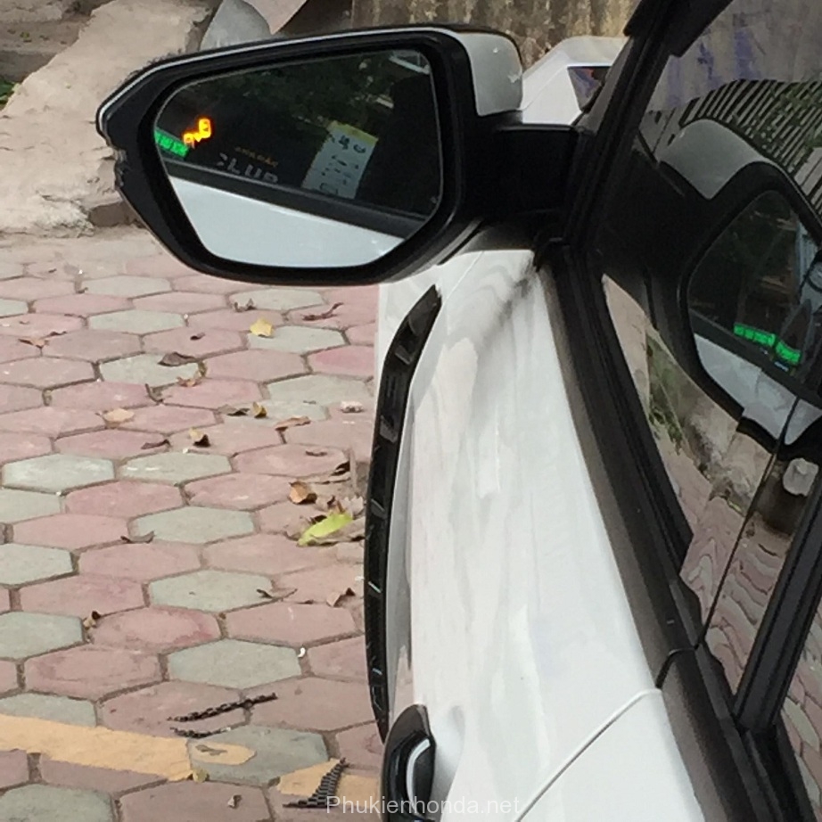 canh_bao_diem_mu_honda_civic_2018