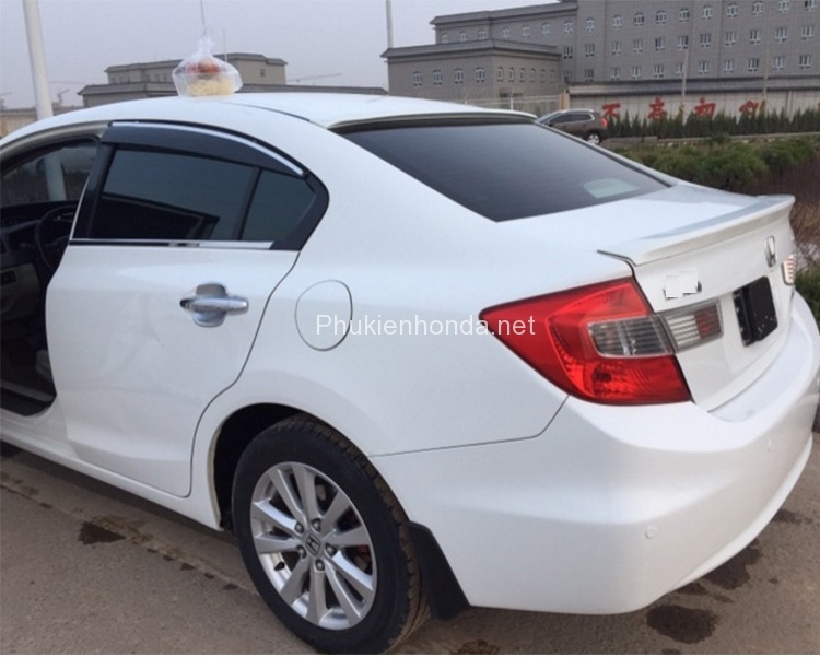 duoi_gio_civic_2014_tren_noc