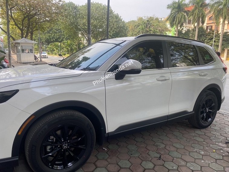 gia_noc_mau_den_cho_honda_crv_2024