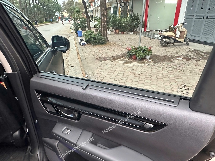 rem_cua_sau_honda_crv_2024